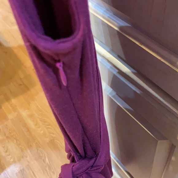 NWOT red wine scoop neck midi dress with side tie size medium. - Picture 5 of 5